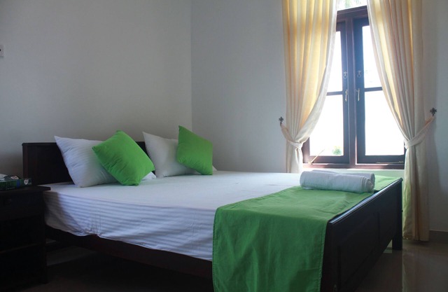 Queens Airport Residence