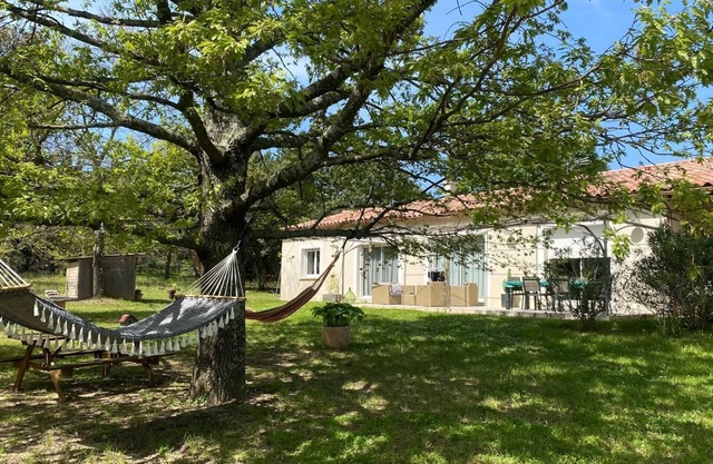 Quiet, Air-conditioned Villa With Large Garden, 5 Minutes From Uzès