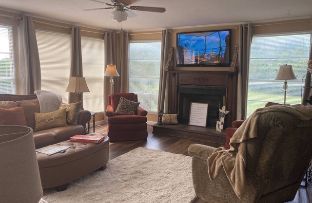 Quiet acreage Exit 407 I 40 Sevierville/ Pigeon Forge gateway to the Smokies