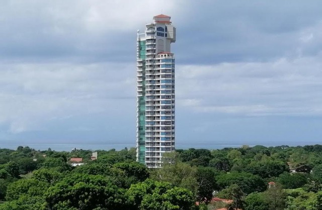 Quiet and Relaxing Condo at the golf
