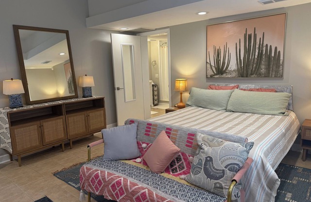 Quiet, charming cottage central to all things Savannah