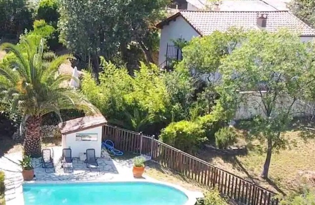 Quiet house 2 bedrooms Swimming pool Garden