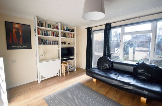Tranquilo, familiar 1br House, estacionamiento gratuito disponible - East London