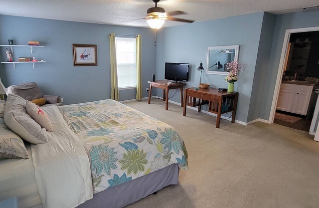 Quiet Family Home in popular Saxony area NEAR RUOFF MUSIC CENTER and HAMILTON TC
