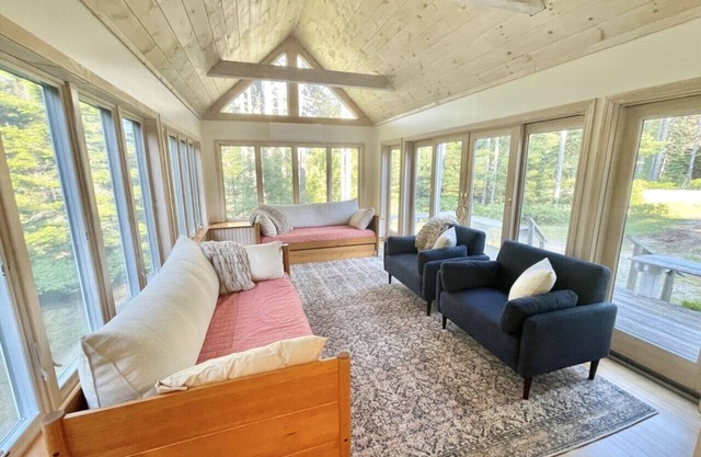 Quiet Family & Pet Friendly Home! [Owls Nest]