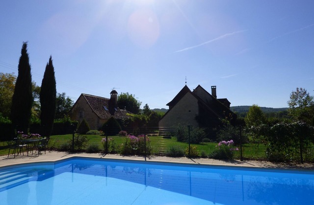 Casa de piedra tranquila 15 personas clasificado 4 * piscina privada climatizada