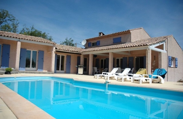 Villa tranquila con piscina