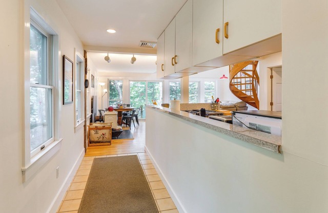 Quiet Freeport Home on Casco Bay w/ Fire Pit