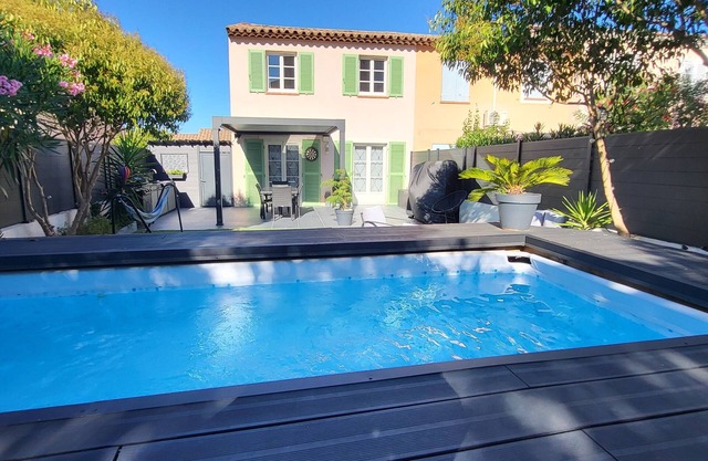 Quiet house with pool, close to beaches and shops.