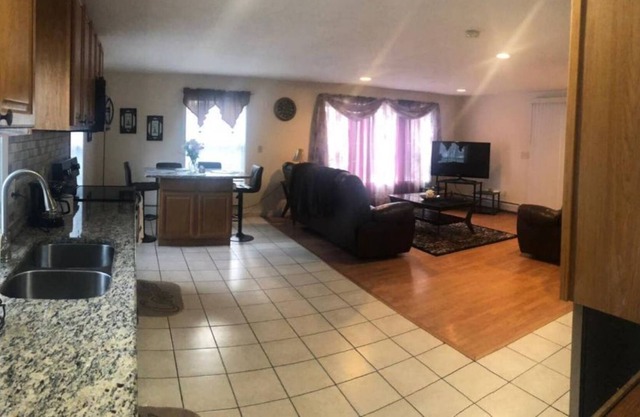 Casa tranquila a minutos del aeropuerto y la autopista 93