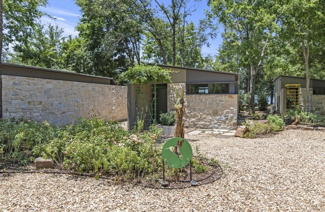 Lakeside Bliss: Modern Cottage w/ Pickleball, Pool, Fishing, Relaxing & more!