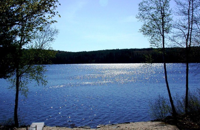 casa frente al lago tranquilo con playa privada cerca de Bridgton, ME
