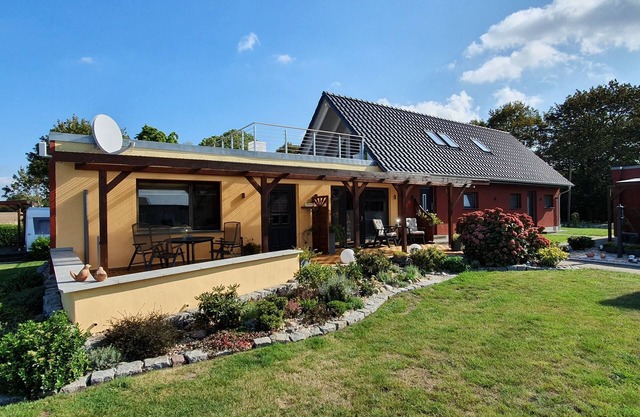 Bungalow situado tranquilo con una terraza con vistas al agua y en la naturaleza