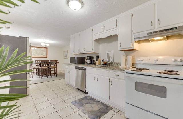 Quiet Vacation Rental in Peachtree City w/ Yard!