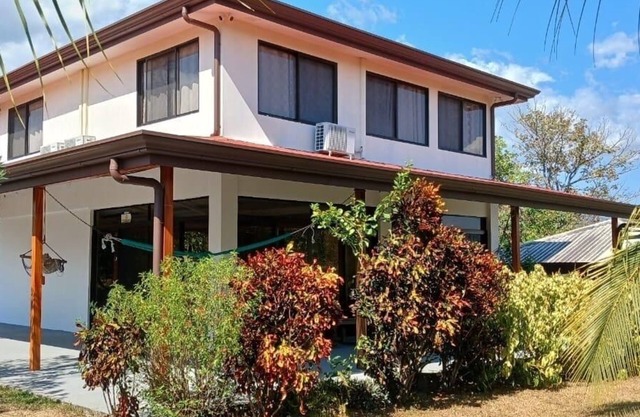 Quinta Don Noé Villa/ Casa Vacacional Cerca de Pacífico Central
