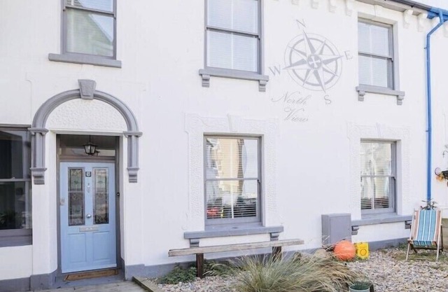 Quirky Victorian Townhouse with Sea View / Sleeps 8 / Luxury bedding