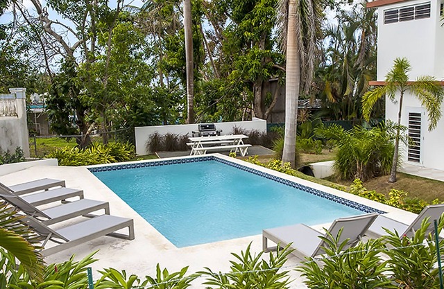 R Casa Unit 3 en Steps Beach: recientemente hogar con todas las campanas y silbatos