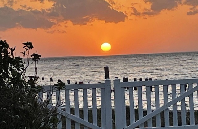 Rainbow's End Retreat - IBX, NC Affordable waterfront near OBX!