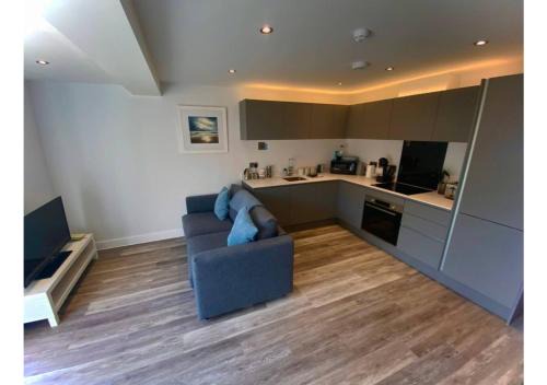 Rainbow View - Modern, central 1-bed flat, free on-site parking