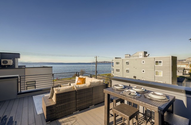 💎 Rare Find 💎 Across Alki Beach✨Rooftop Views
