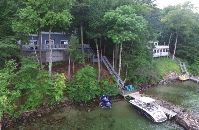 Retiro de la isla de la serpiente de cascabel (barco requerido)