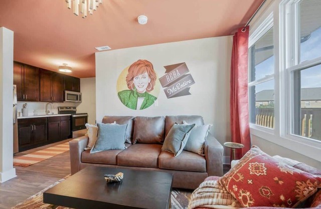 Reba McEntire Themed Apartment!