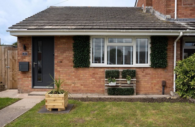 Recently refurbished 2 bed modern bungalow in Keynsham