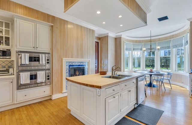 Recently Renovated and Re-Designed Vineyard Mansion Located on the 205 acre...