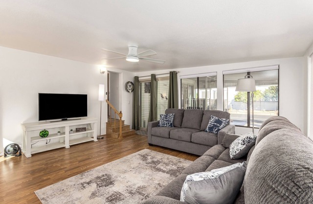 Recliners! Large Az Room - perfect for overnight guests. 55+ Activities Galore!