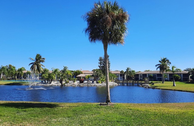 Sólo renovado !! Hermosa planta baja de 2 dormitorios, 2 baños condominio cerca de Sanibel!
