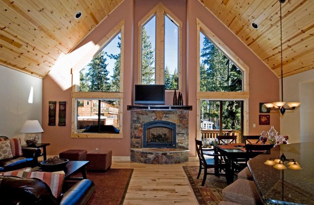 Red Cedar on North Shore - Beautiful 3BR w Gorgeous Furnishings in Tahoe City