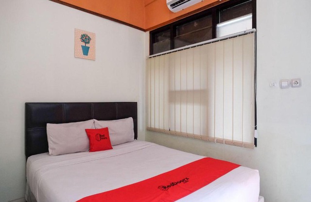 RedDoorz near Lotte Mart Maguwoharjo Yogyakarta