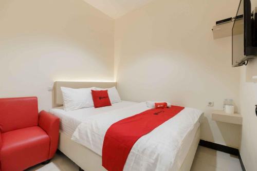 RedDoorz Plus near Millenium ICT Centre Medan 2