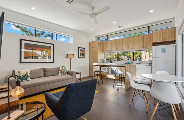 Refreshing 1-bedroom Apartment - 80 Walkscore!