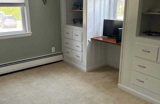 Refurbished Cape with air close to beach with great outdoor amenities