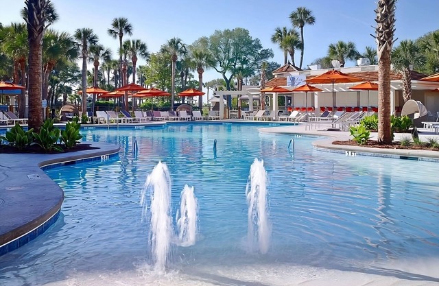 Relax and Recharge! Beachfront King Stay, Pet Friendly w/ Spa and Pool Access!