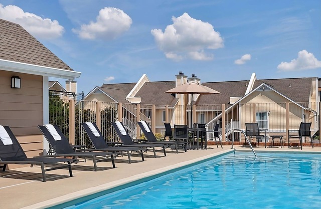 Relax and Unwind! Kitchen, Free Parking, Onsite Pool, Pet-friendly Property
