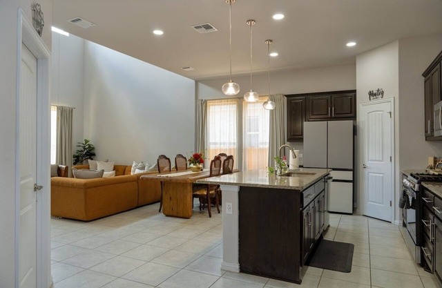 Spacious Retreat - w/ 3 King Beds - Boats for rent