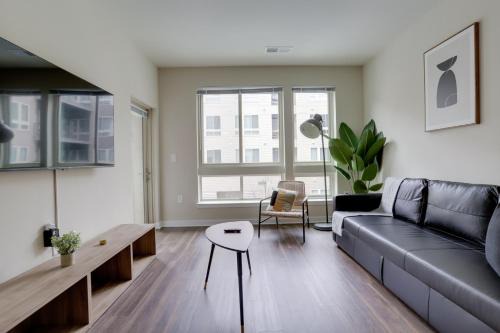Relax in Style Minutes from DC and Alexandria
