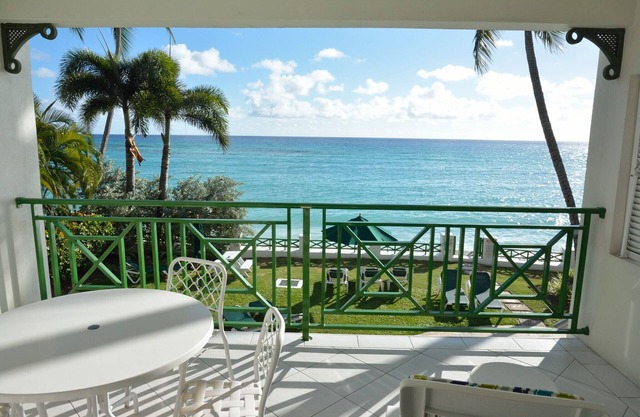 Relájate en la hermosa playa de Worthing, Barbados