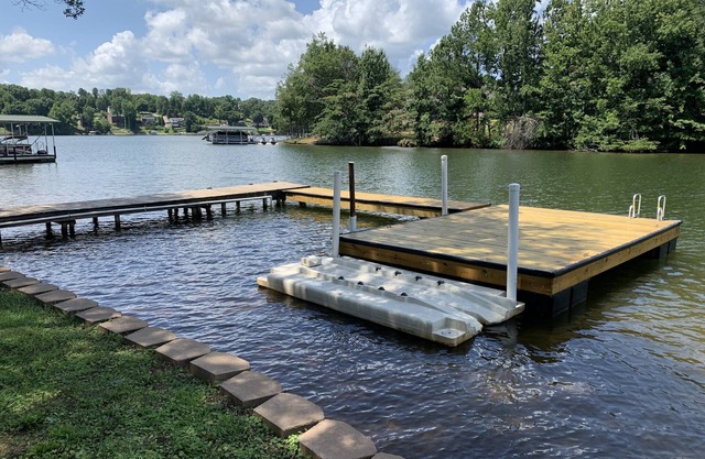 Relax on Lake Bowen at our spacious 3-bedroom retreat