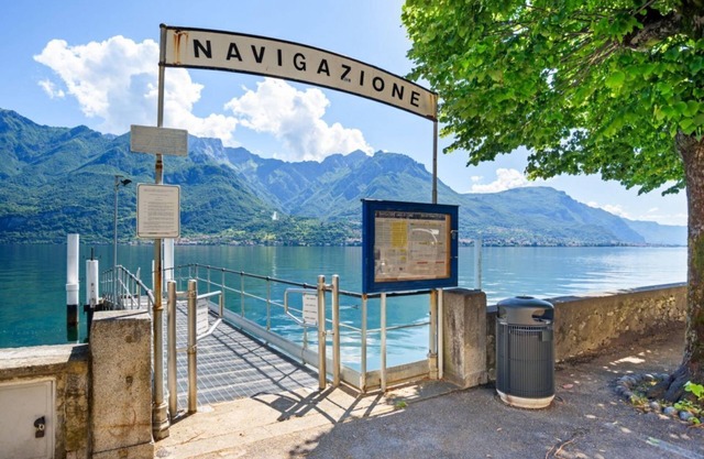 Relax a stone's throw from the lake! Apt with garden!