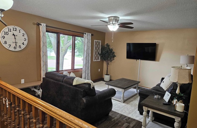 Relaxing 2 Bed 2 Bath with Garage!