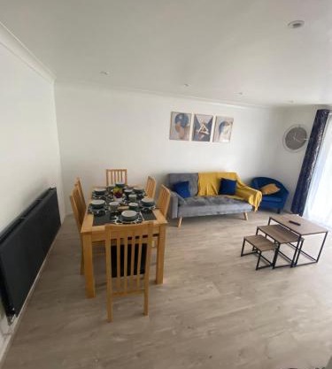 Relaxing 3 bed Comfy Garden Retreat In Harlow
