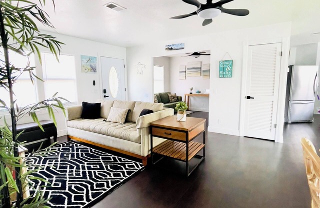 Relaxing 3BD/2BA Gateway. Near Siesta Beach!!
