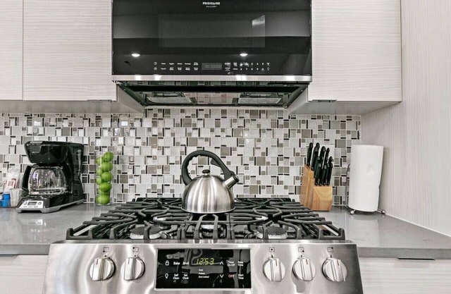 Relaxing 3BR Logan Square with King Beds & Washer