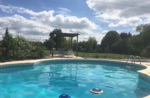 Relajante 4-6 personas Casa rural con piscina en Loire rural, Francia