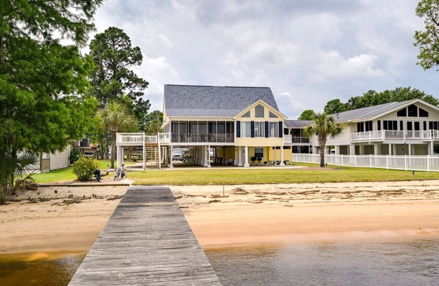 Relaxing 4 BR River Getaway w/ Boat Dock!