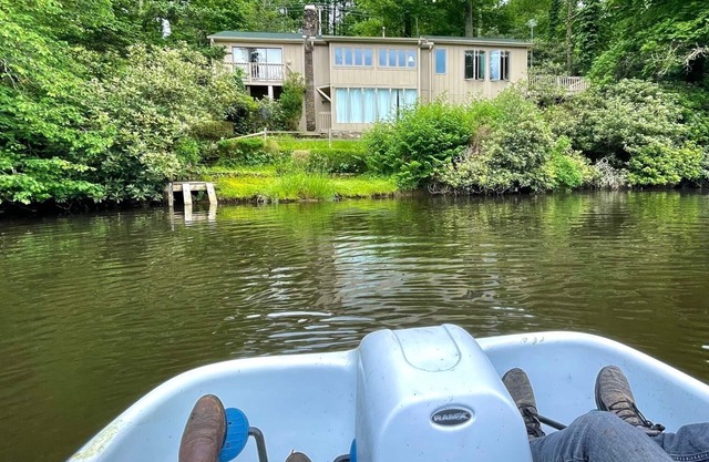 Relaxing Home directly on Mirror Lake: 2 Minutes from Main Street