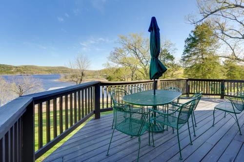 Relaxing Lakeview Retreat in Reeds Spring with Deck